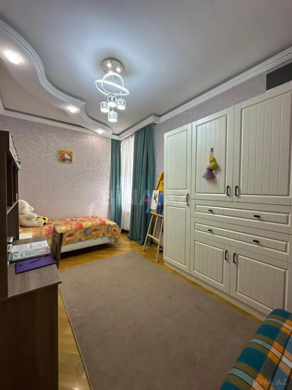 Satılır 4 otaqlı mənzil 250 m²