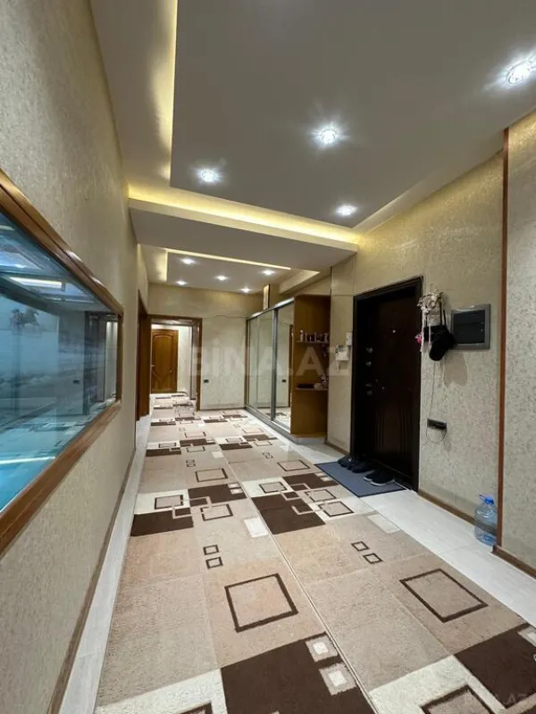 Satılır 4 otaqlı mənzil 250 m²