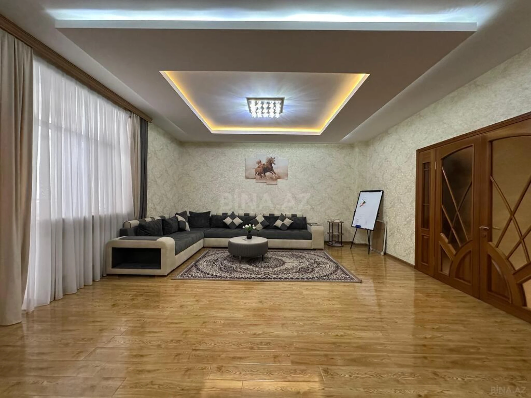 Satılır 4 otaqlı mənzil 250 m²