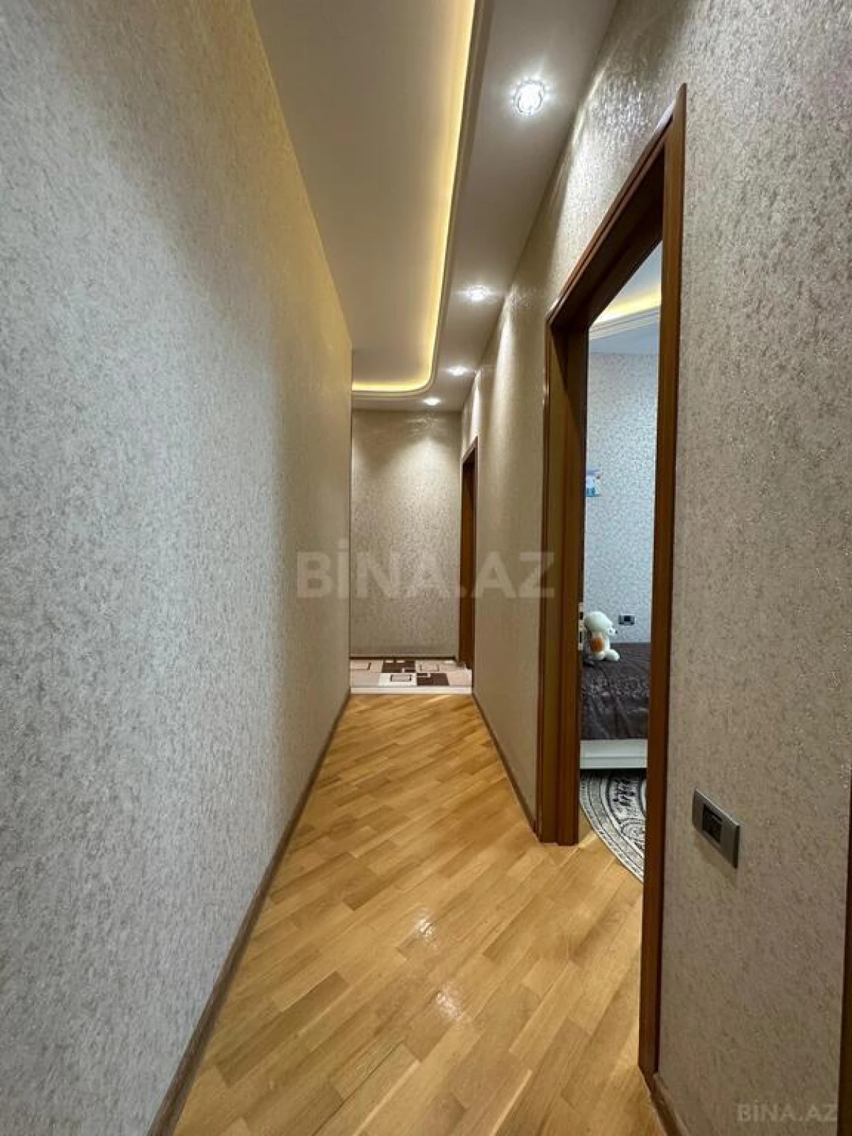Satılır 4 otaqlı mənzil 250 m²