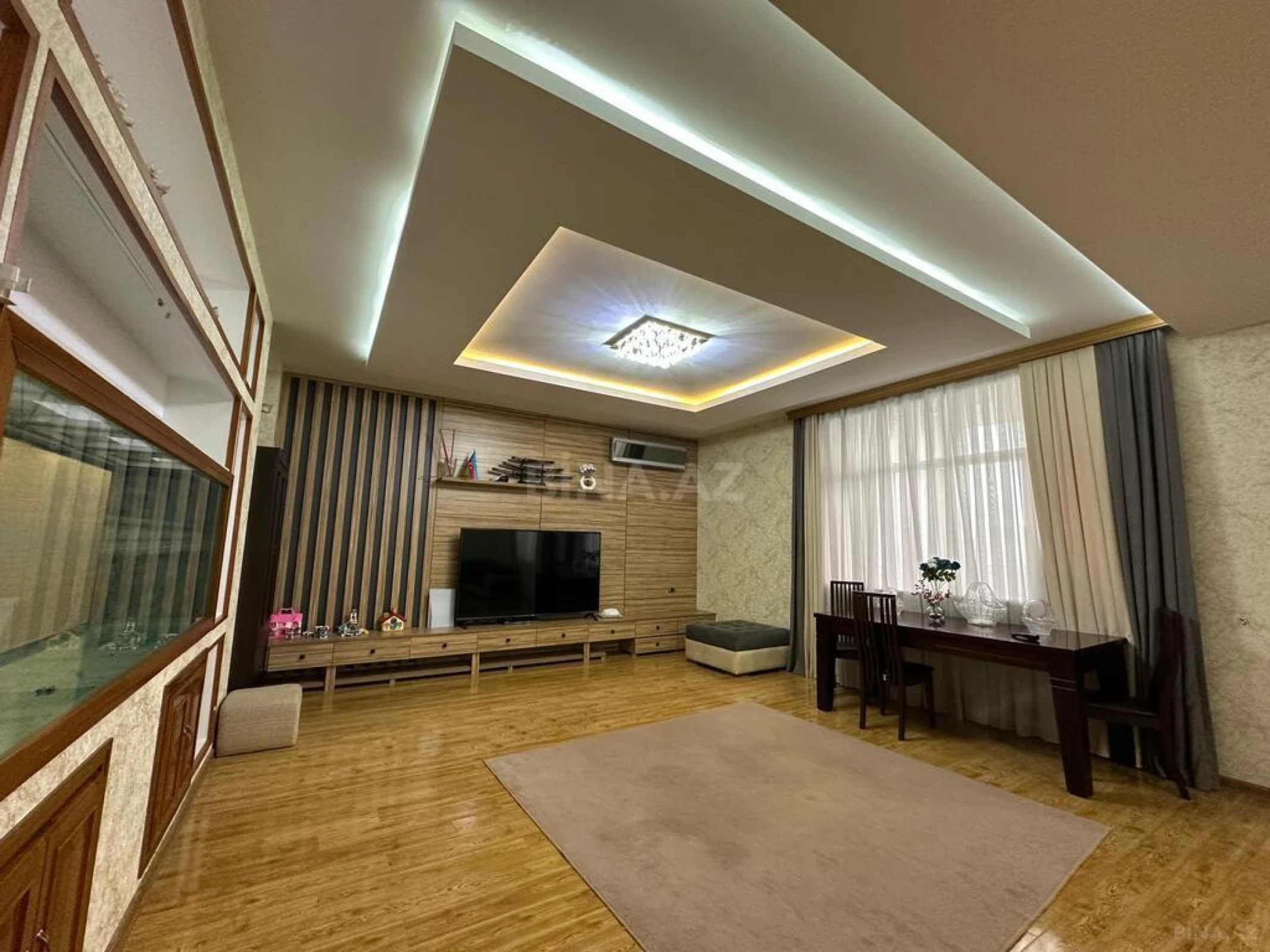 Satılır 4 otaqlı mənzil 250 m²