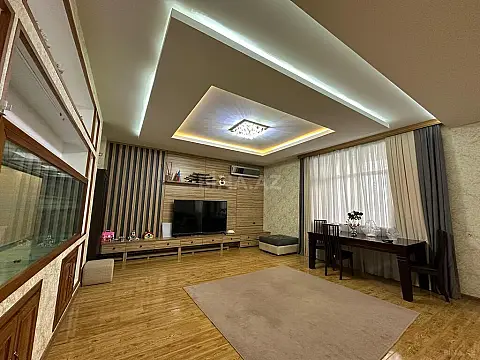 Satılır 4 otaqlı mənzil 250 m²
