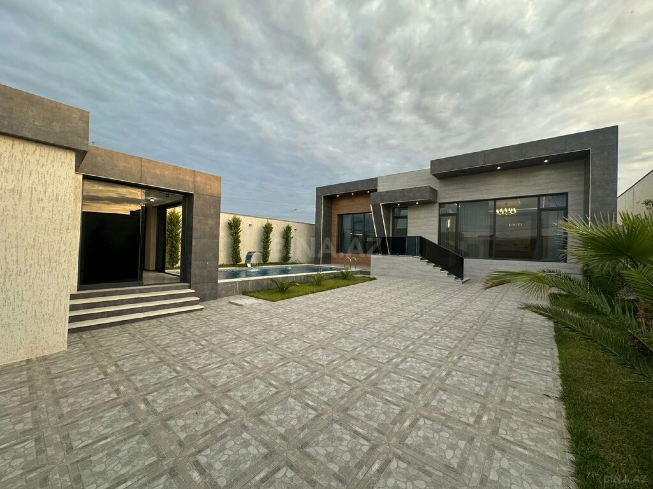 Satılır 4 otaqlı həyət evi 200 m²