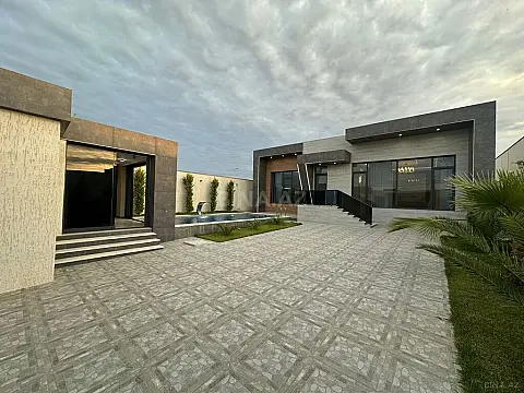 Satılır 4 otaqlı həyət evi 200 m²