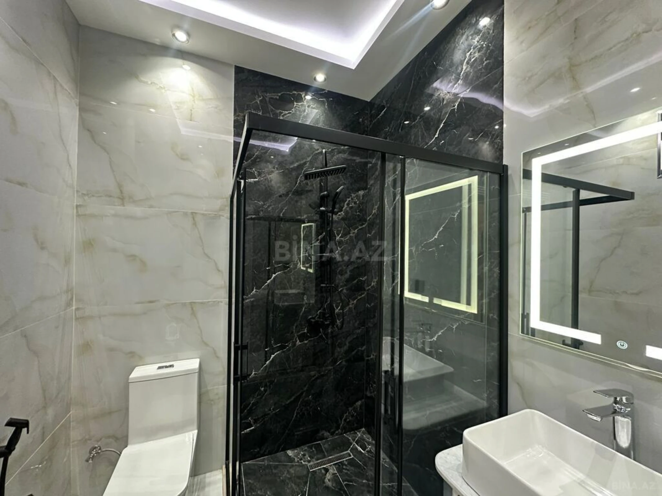 Satılır 4 otaqlı həyət evi 200 m²