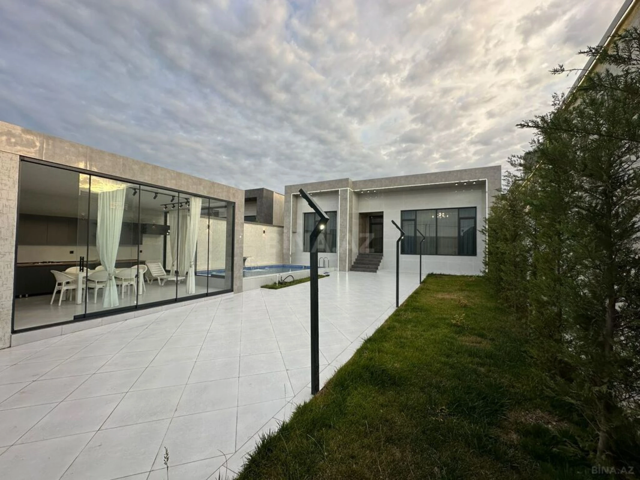 Satılır 4 otaqlı həyət evi 200 m²