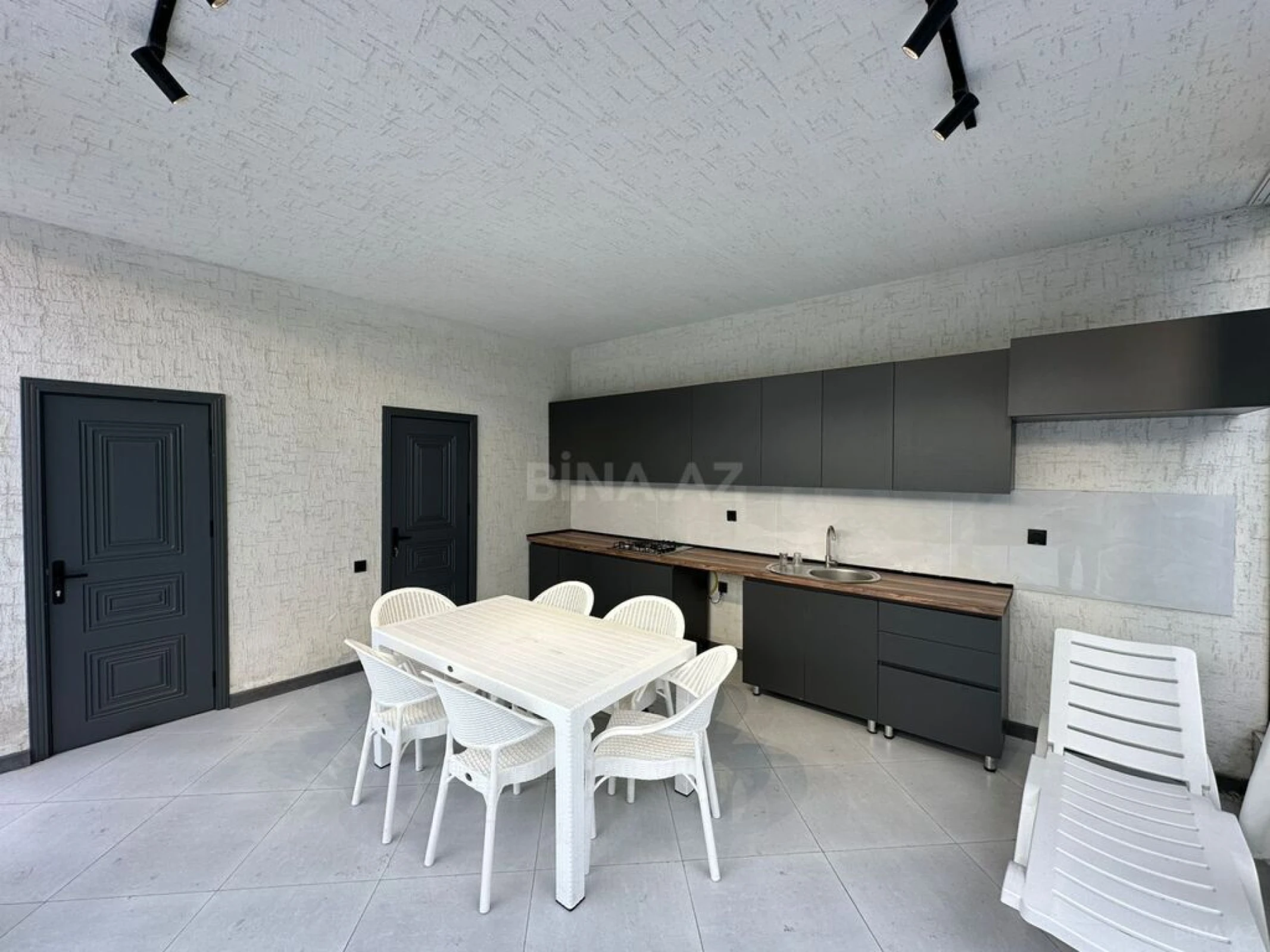 Satılır 4 otaqlı həyət evi 200 m²