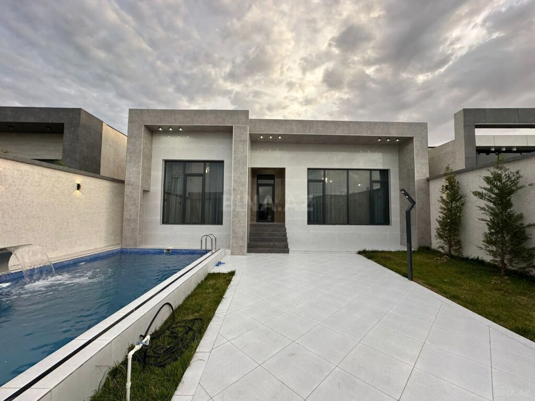 Satılır 4 otaqlı həyət evi 200 m²
