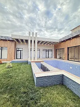 Satılır 5 otaqlı həyət evi 220 m²