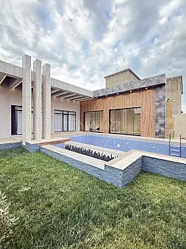 Satılır 5 otaqlı həyət evi 220 m²