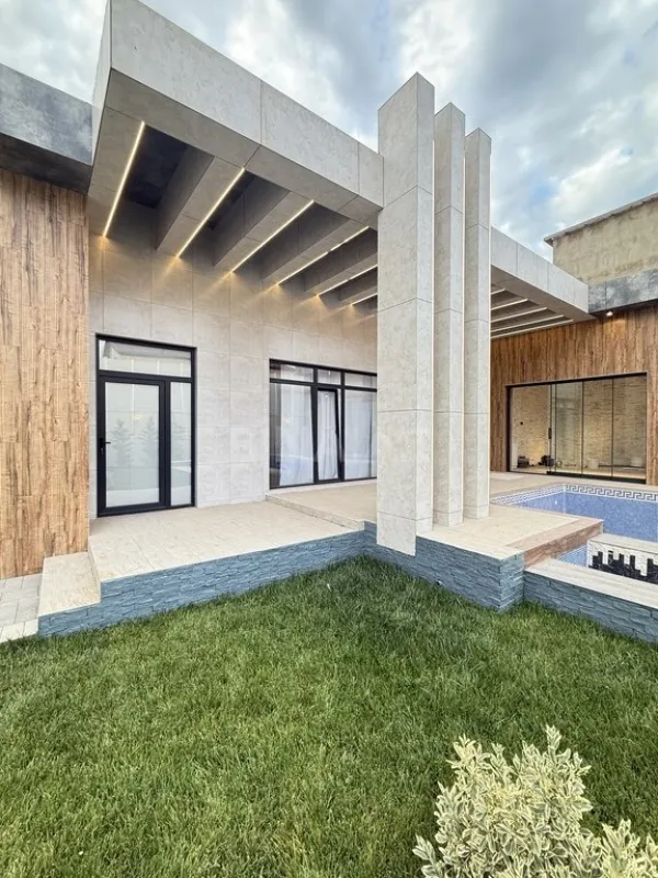 Satılır 5 otaqlı həyət evi 220 m²