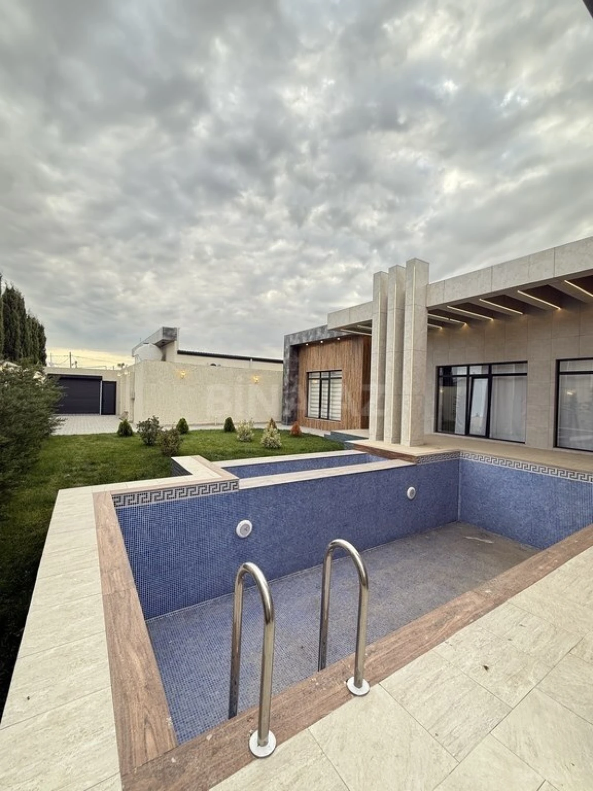 Satılır 5 otaqlı həyət evi 220 m²