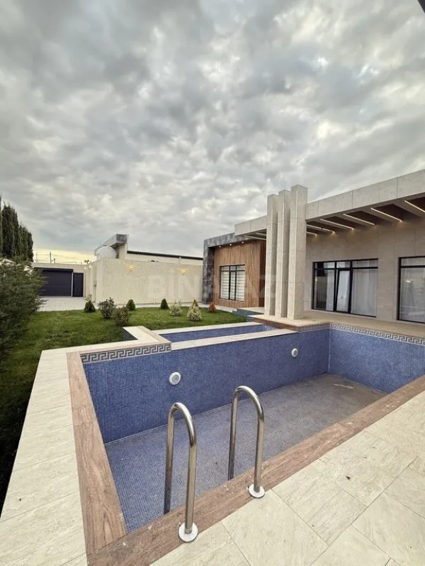 Satılır 5 otaqlı həyət evi 220 m²