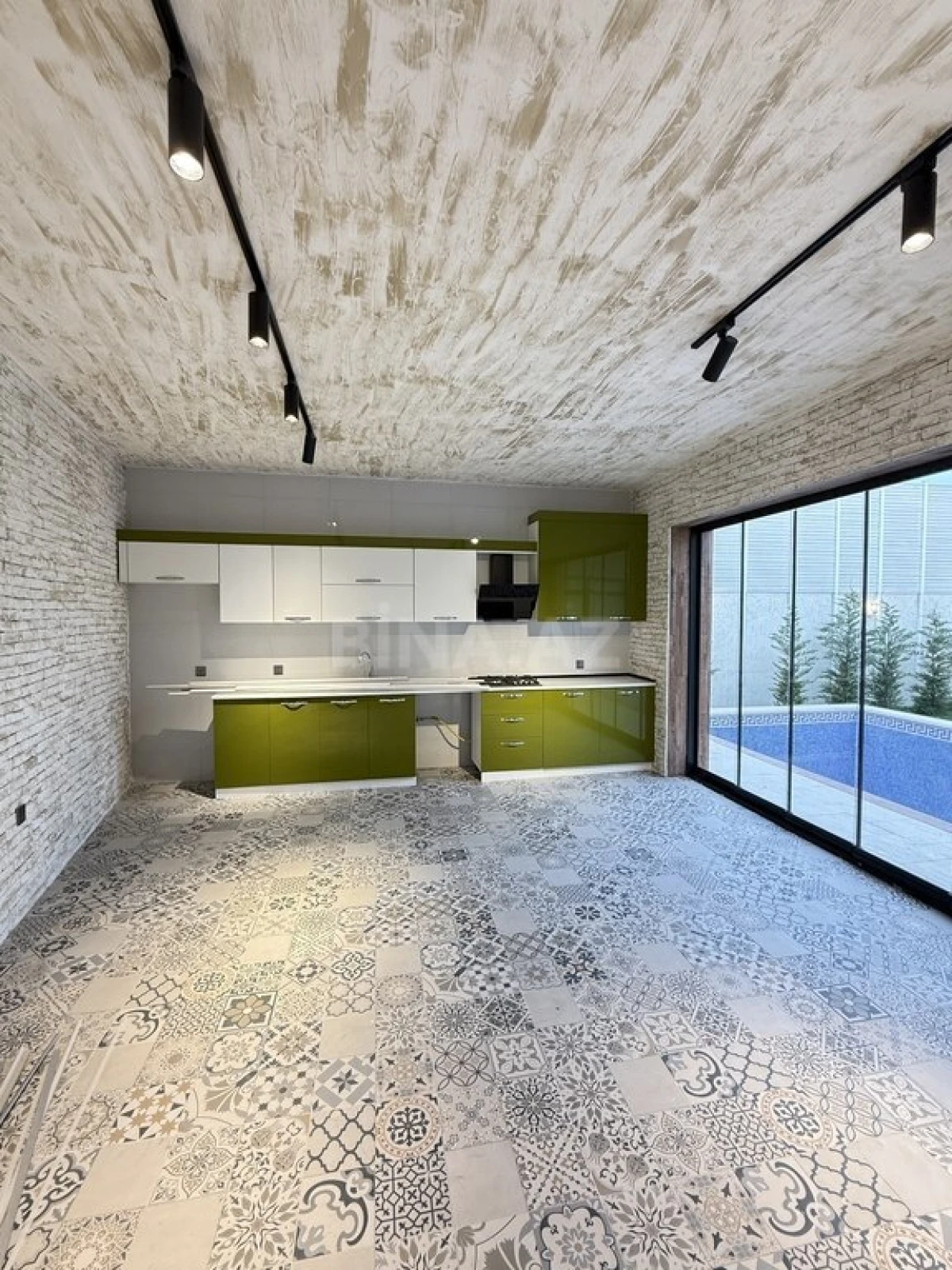 Satılır 5 otaqlı həyət evi 220 m²