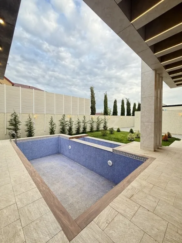 Satılır 5 otaqlı həyət evi 220 m²