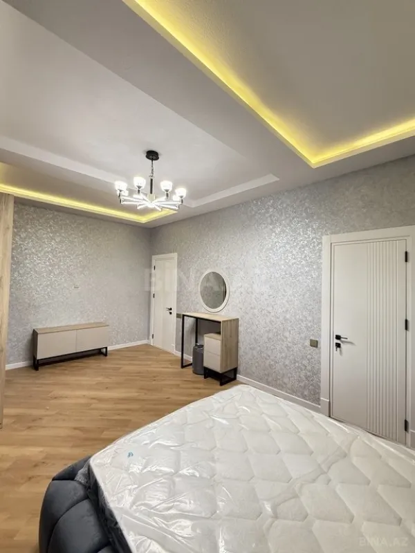 Satılır 5 otaqlı həyət evi 220 m²