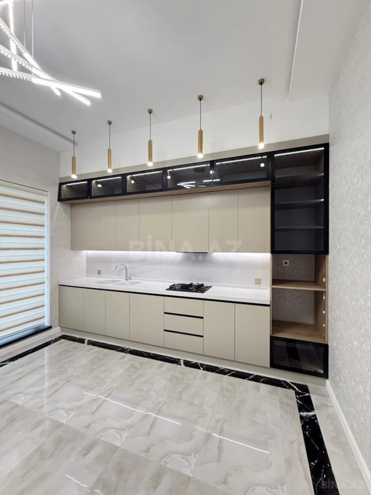 Satılır 5 otaqlı həyət evi 220 m²