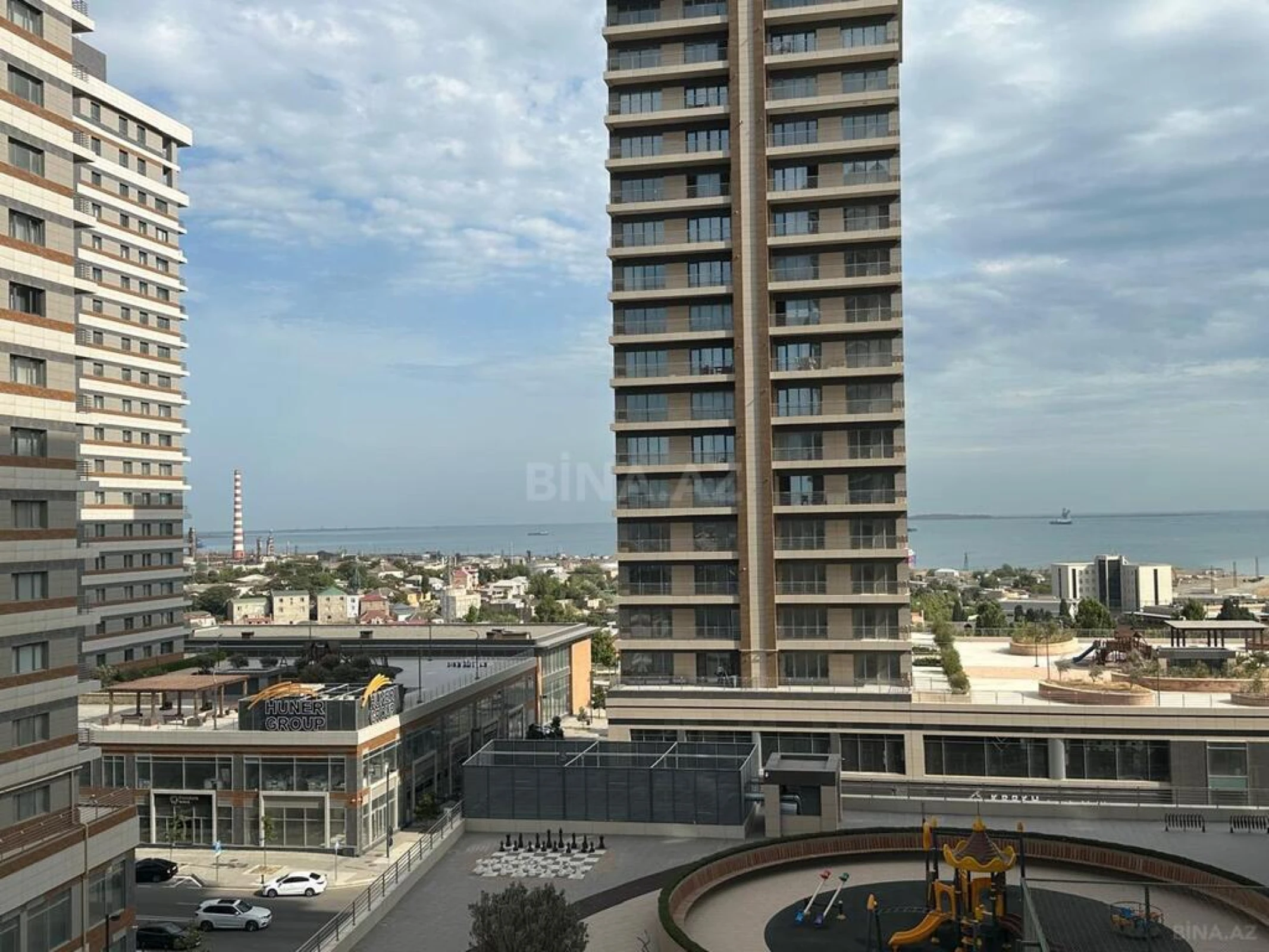 Satılır 4 otaqlı mənzil 194 m²