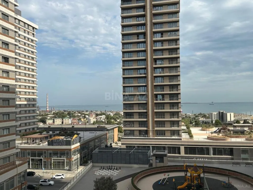 Satılır 4 otaqlı mənzil 194 m²