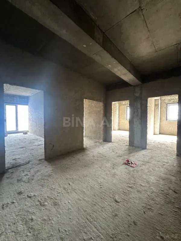 Satılır 4 otaqlı mənzil 194 m²