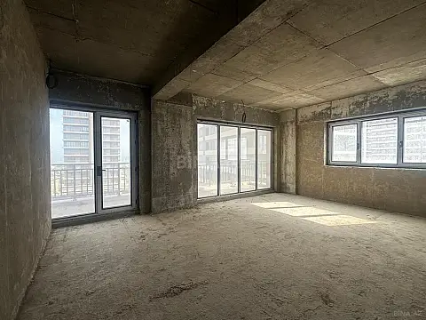 Satılır 4 otaqlı mənzil 194 m²