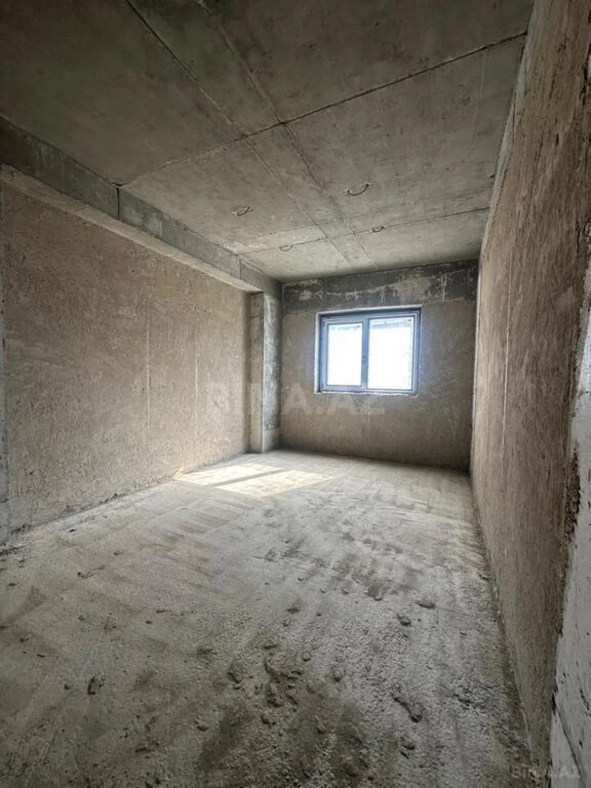 Satılır 4 otaqlı mənzil 194 m²