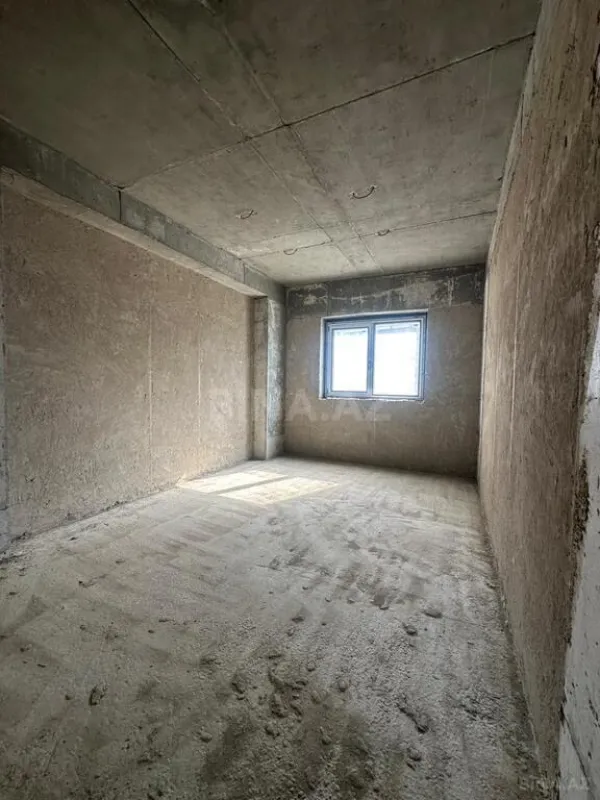 Satılır 4 otaqlı mənzil 194 m²
