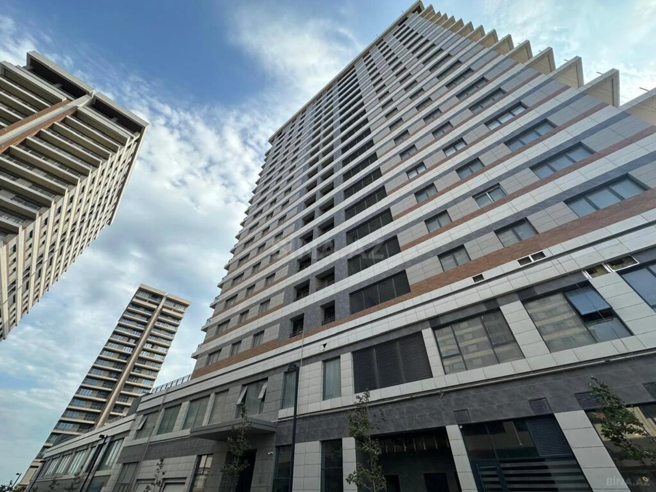 Satılır 4 otaqlı mənzil 194 m²