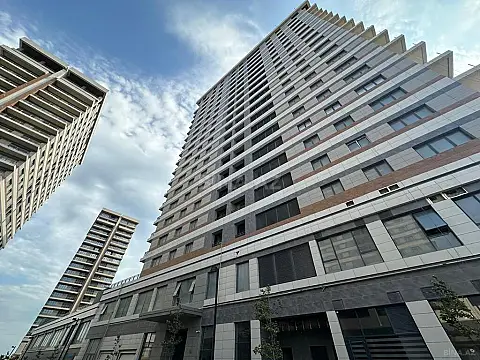 Satılır 4 otaqlı mənzil 194 m²
