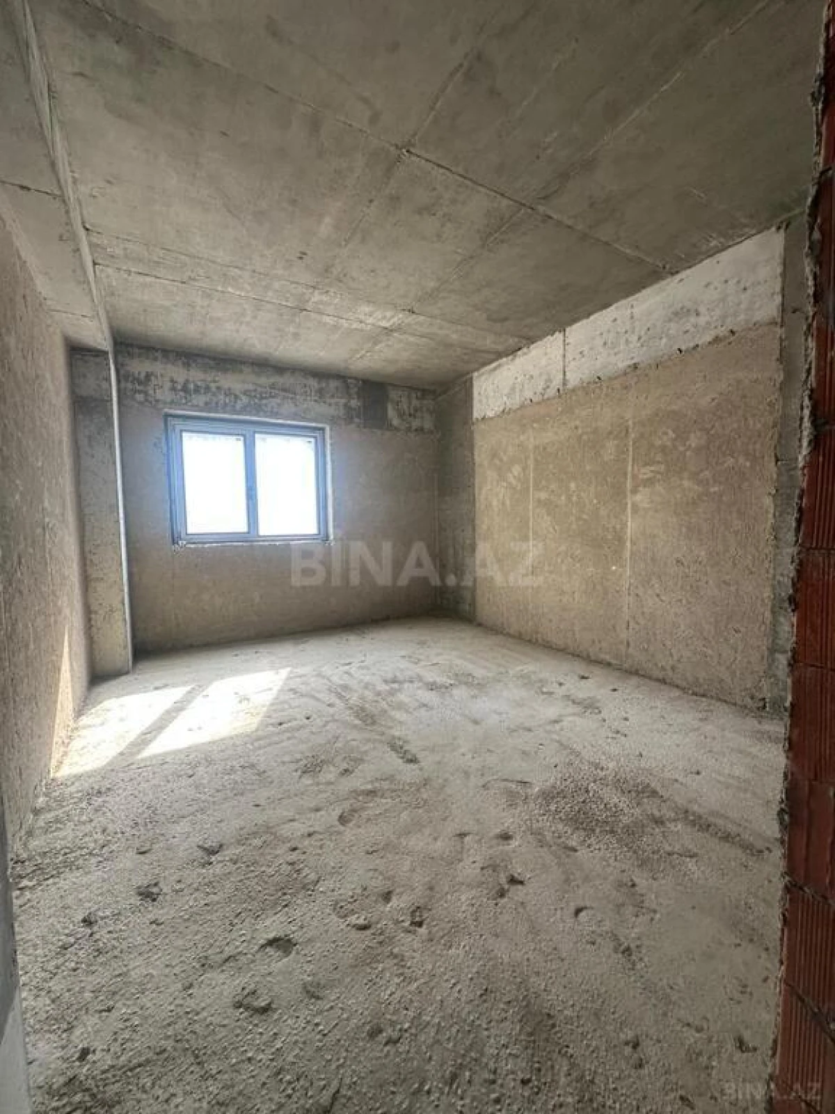 Satılır 4 otaqlı mənzil 194 m²