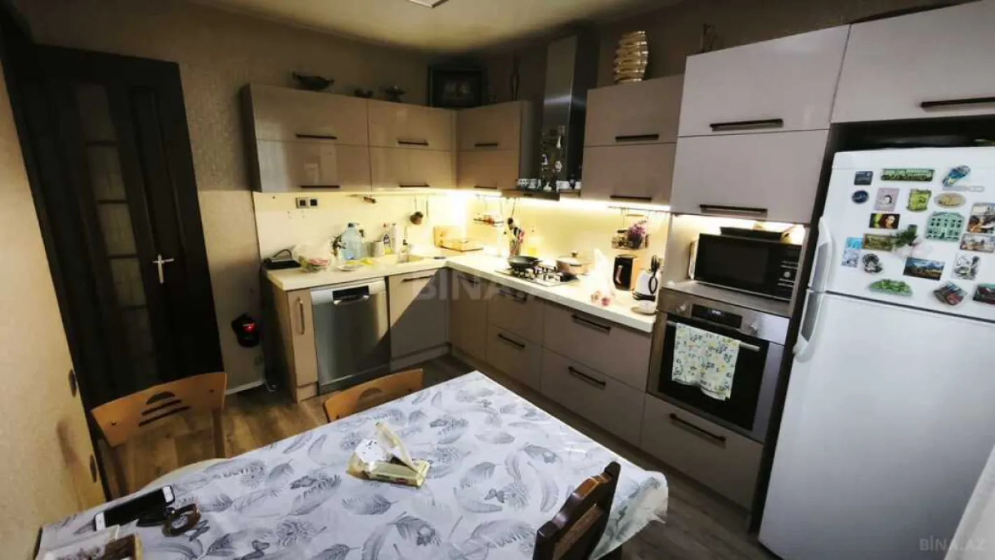 Satılır 4 otaqlı həyət evi 220 m²