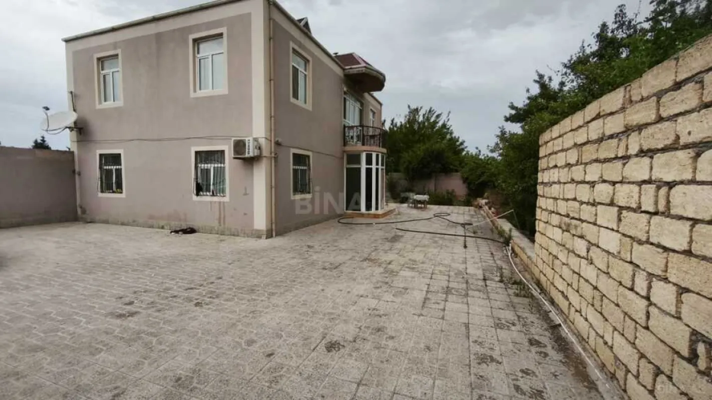 Satılır 4 otaqlı həyət evi 220 m²