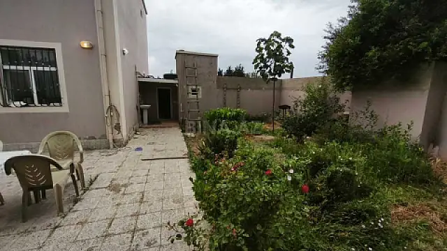 Satılır 4 otaqlı həyət evi 220 m²