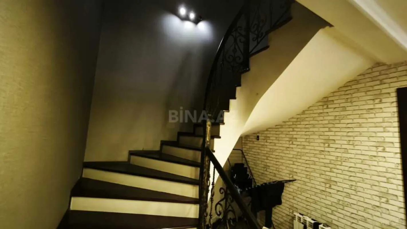 Satılır 4 otaqlı həyət evi 220 m²