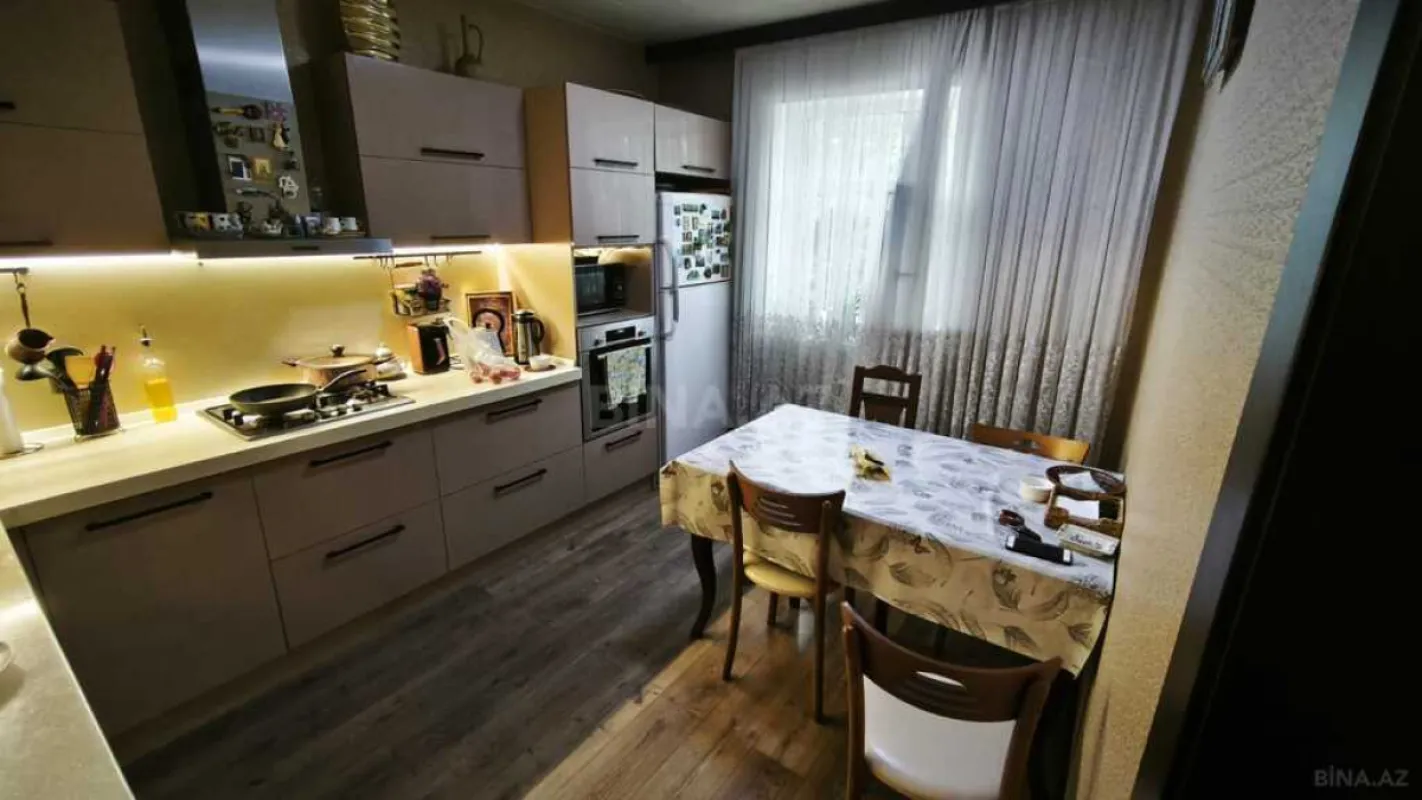 Satılır 4 otaqlı həyət evi 220 m²