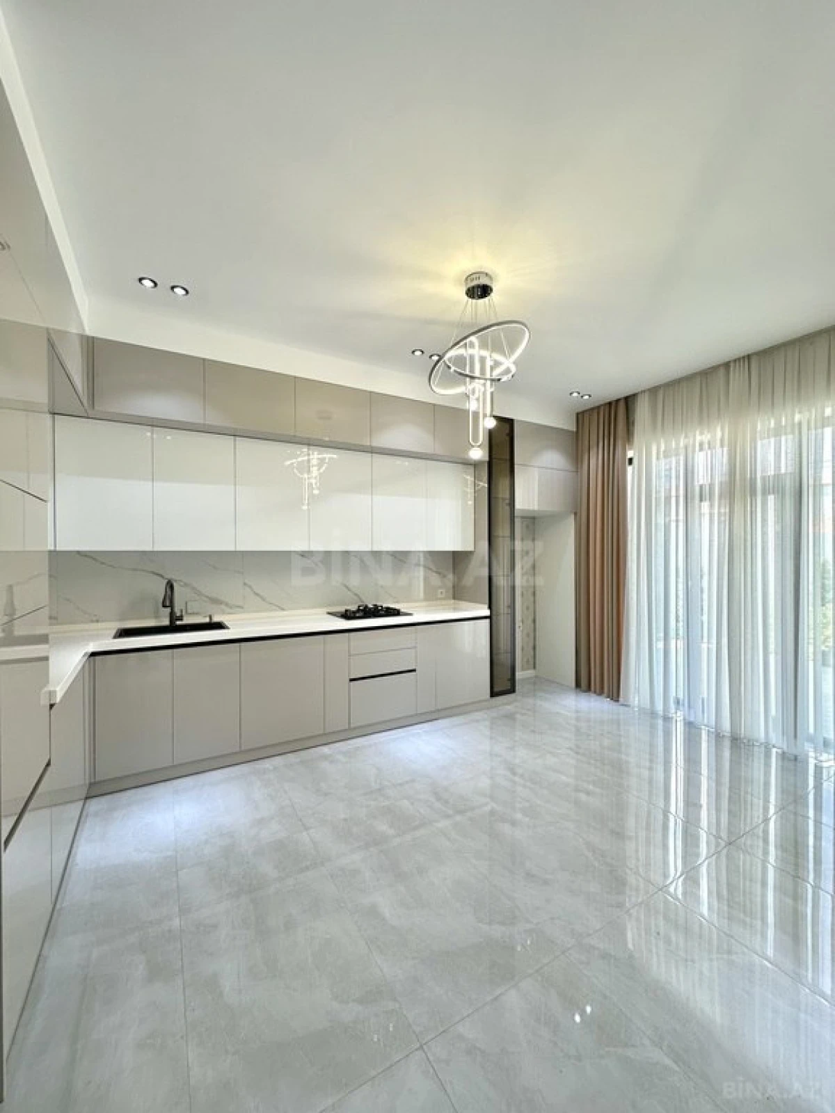 Satılır 4 otaqlı həyət evi 168 m²