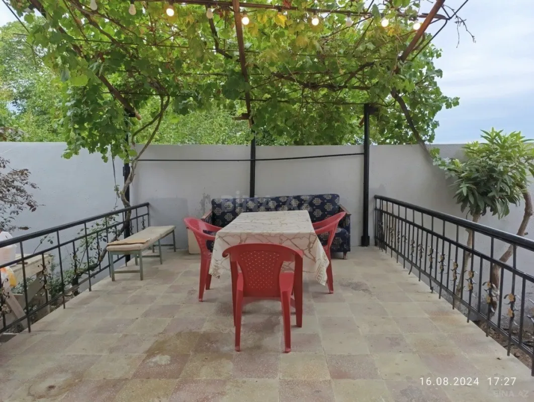 Satılır 5 otaqlı həyət evi 210 m²