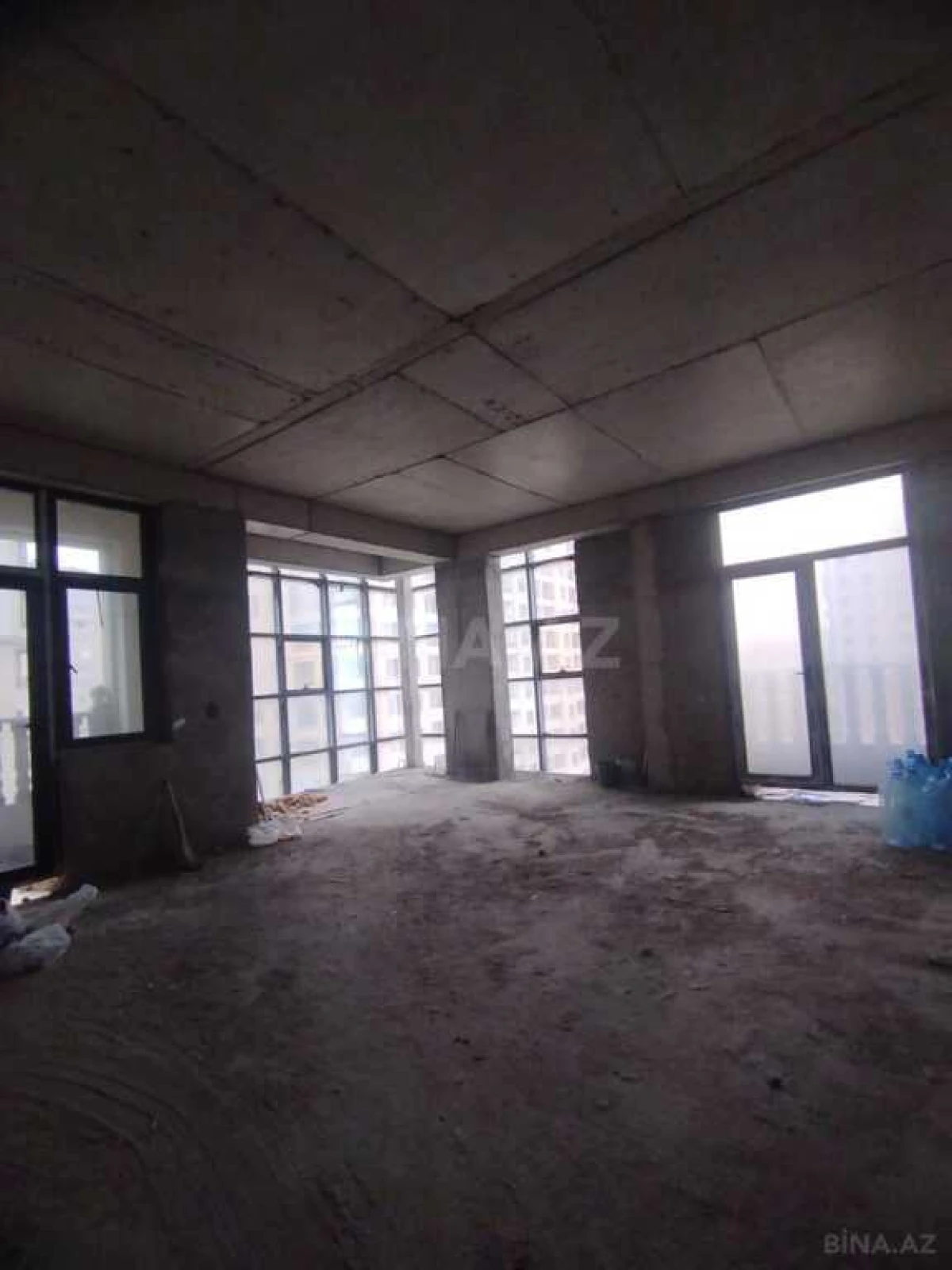 Satılır 4 otaqlı mənzil 203 m²