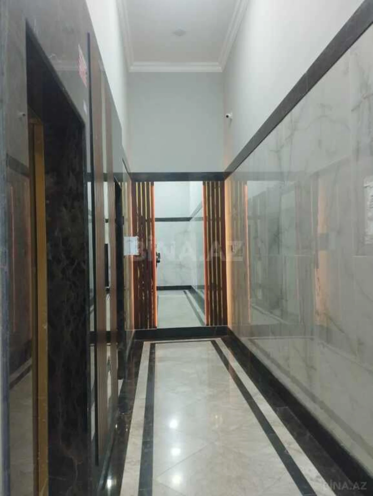 Satılır 4 otaqlı mənzil 203 m²