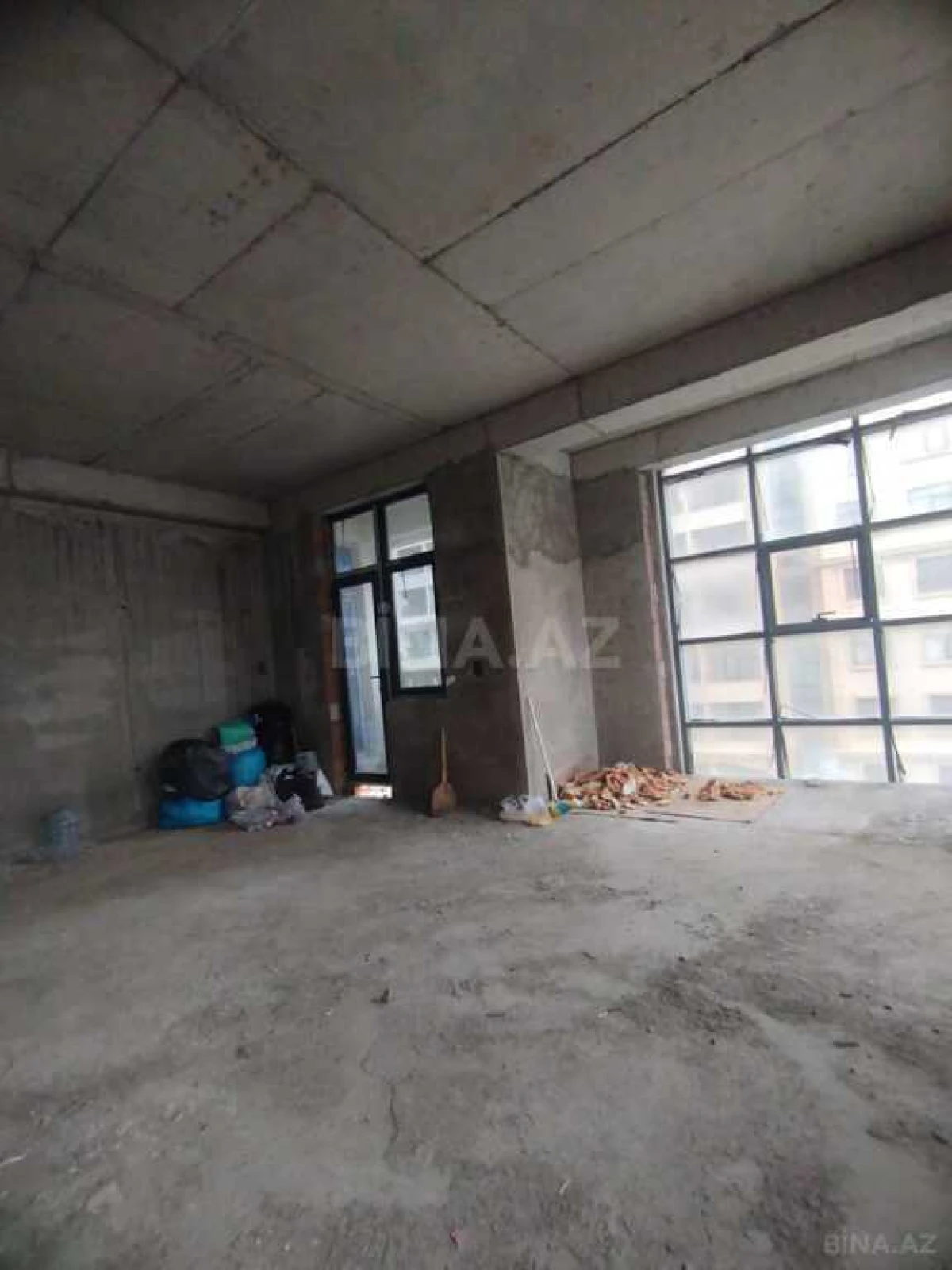 Satılır 4 otaqlı mənzil 203 m²