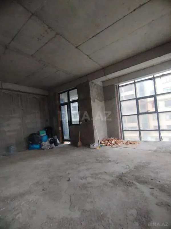 Satılır 4 otaqlı mənzil 203 m²