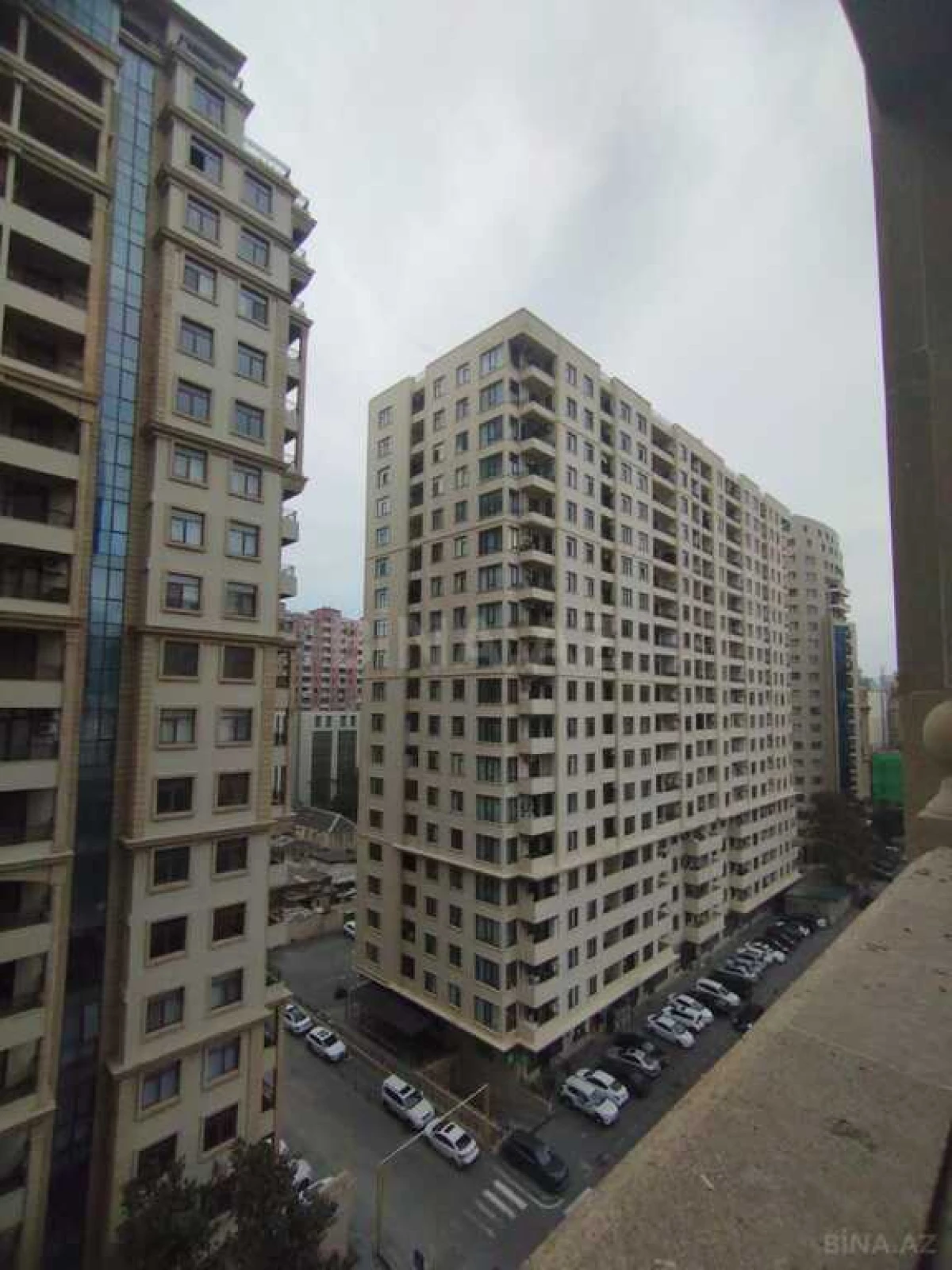 Satılır 4 otaqlı mənzil 203 m²