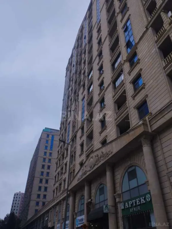 Satılır 4 otaqlı mənzil 203 m²