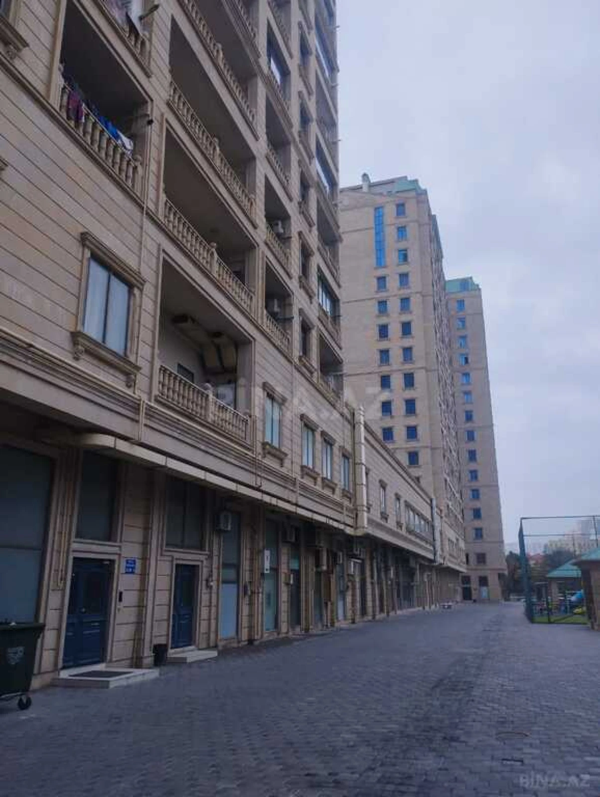 Satılır 4 otaqlı mənzil 203 m²