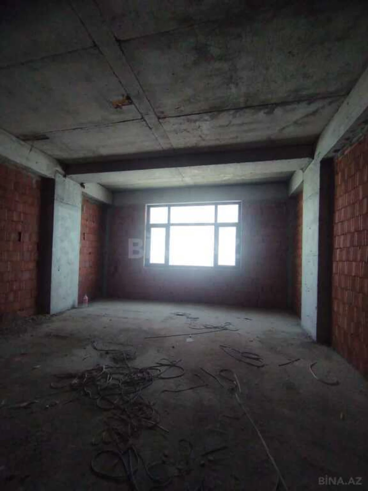 Satılır 4 otaqlı mənzil 203 m²