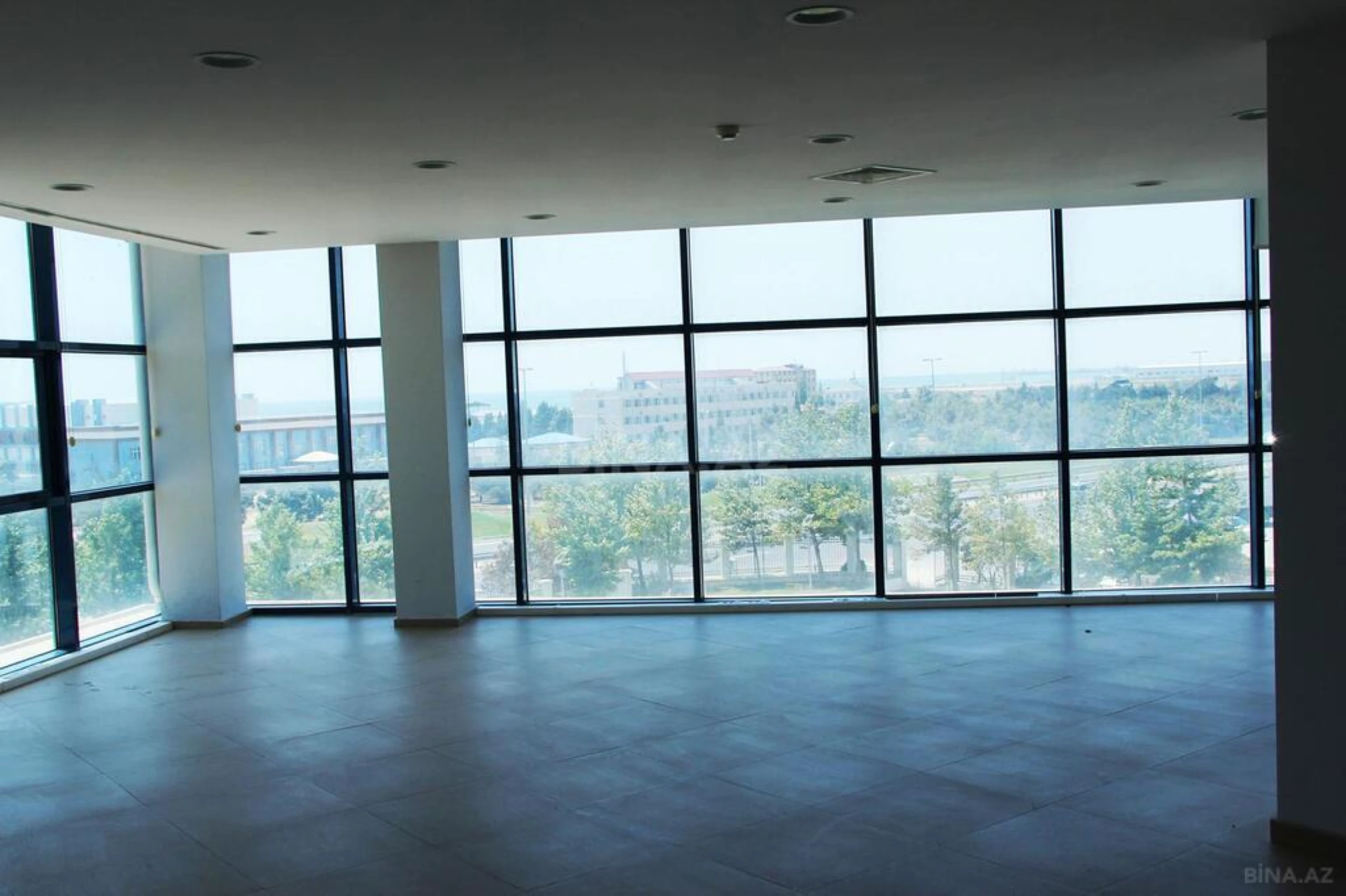 Kirayə verilir 17 otaqlı ofis 1000 m²