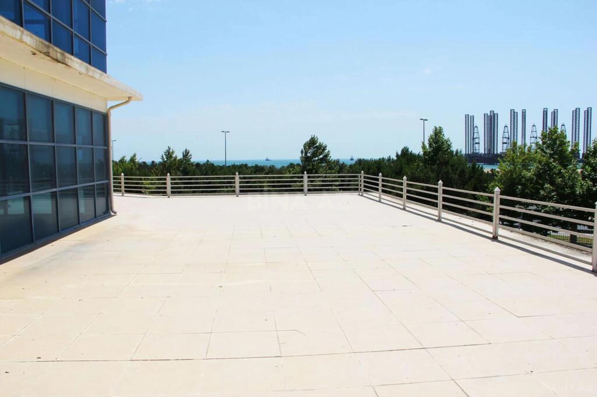 Kirayə verilir 17 otaqlı ofis 1000 m²