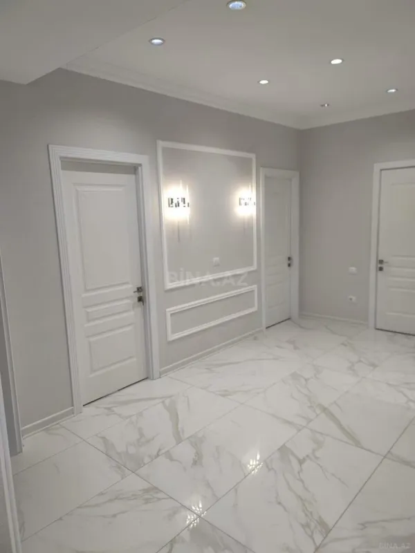 Satılır 3 otaqlı mənzil 130 m²