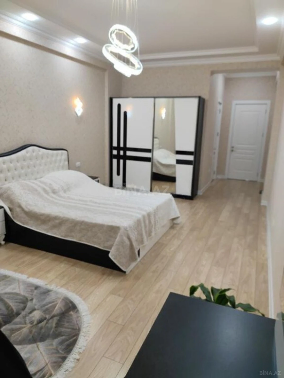 Satılır 3 otaqlı mənzil 130 m²