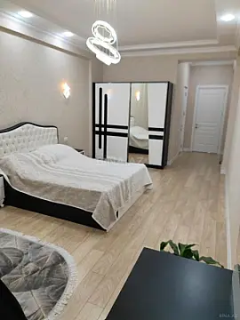 Satılır 3 otaqlı mənzil 130 m²